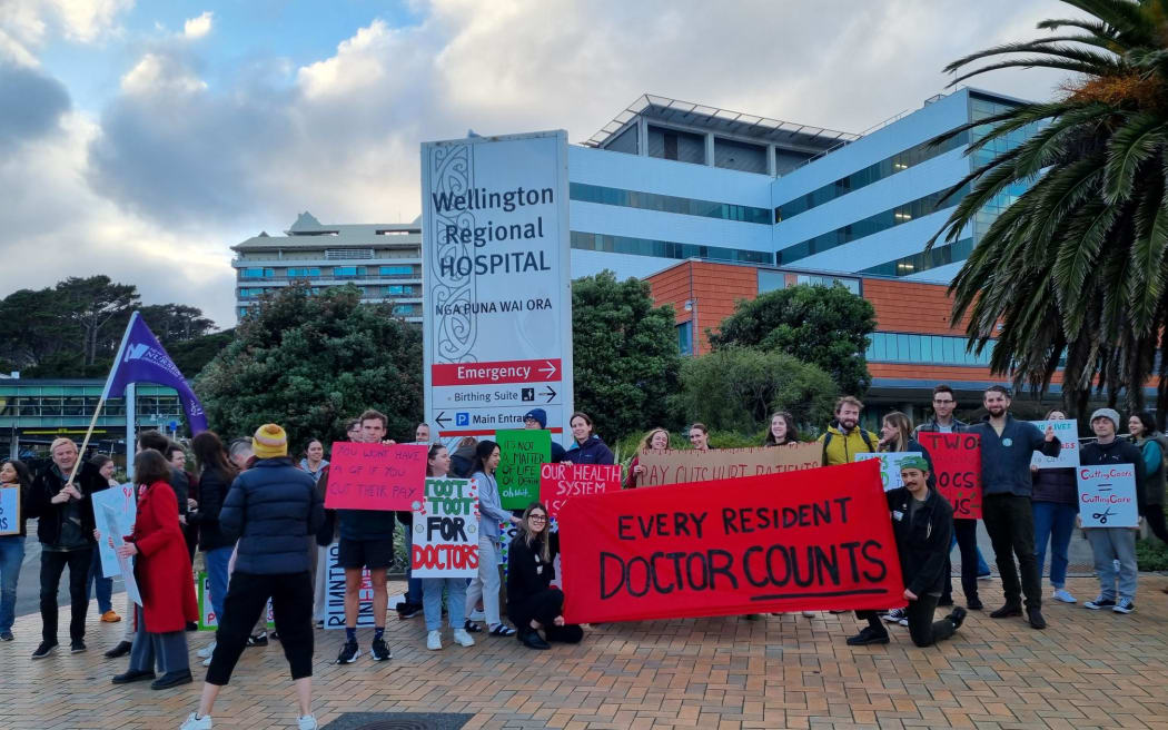 Junior doctors on picket line in Wellington