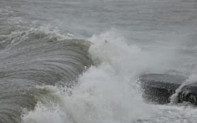 Wellington Harbour swell from Port road, Seaview.