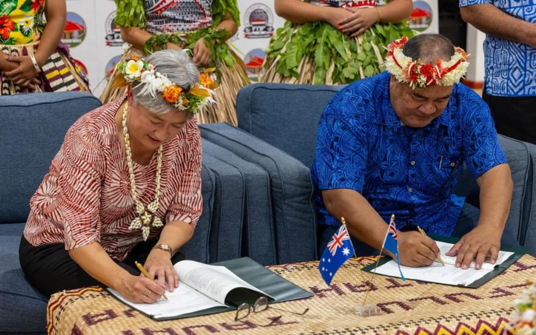 Australian Foreign Minister Penny Wong and Tuvalu Foreign Minister Paulson signing the Falepili Union explanatory memorandum in May 2024 (X/SenatorWong)