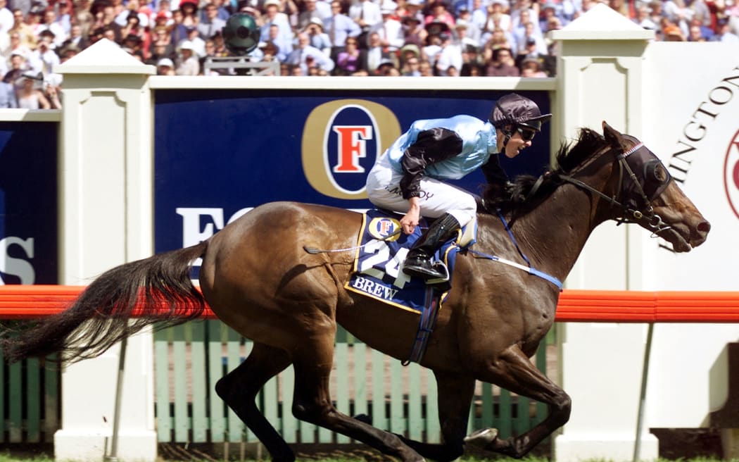 Brew wins the Melbourne Cup in 2000.