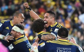 The Highlanders after beating the Hurricanes in the Super 15 final.