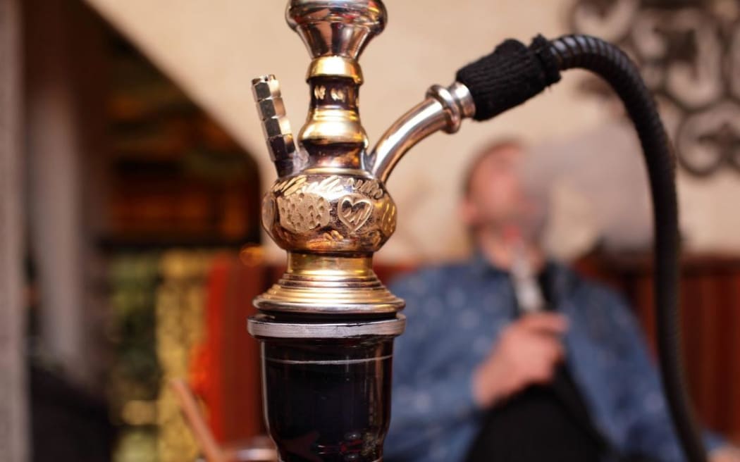 A shisha bar in Auckland wants to continue operating as a restaurant, so they can sell alcohol to customers