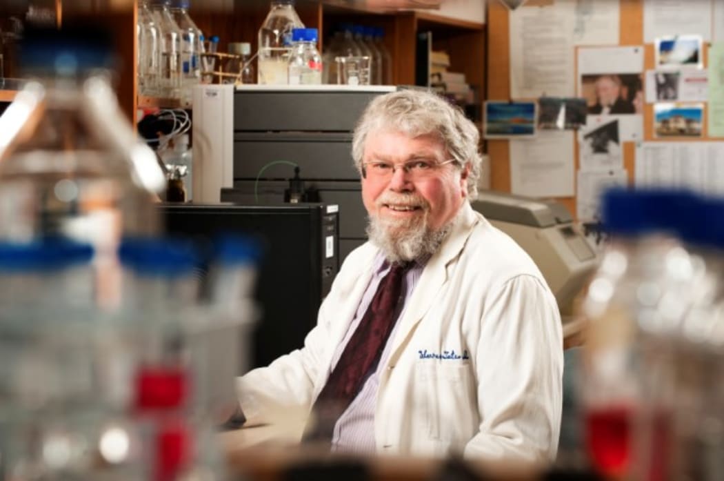 Warren Tate has jointly won the 2018 Marsden Medal for outstanding service to science.