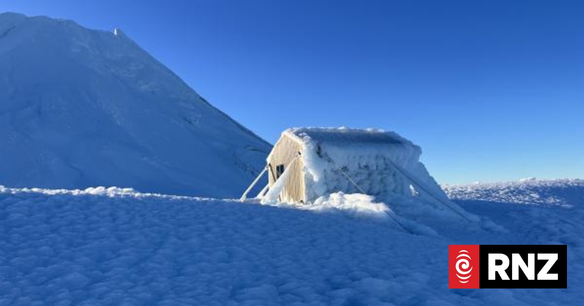 Injured trampers rescued from Mt Taranaki