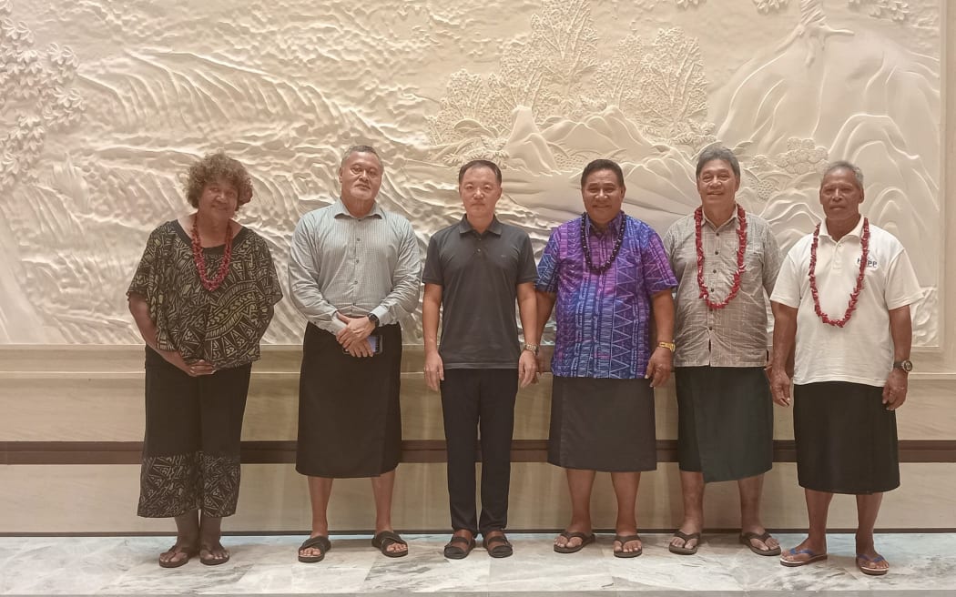 Ambassador of China to Samoa Fei Mingxing with Safata district matai representatives
