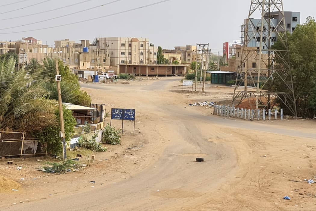 This image shows a deserted street in Khartoum as fighting continues between Sudan's army and the paramilitary forces. - The Sudanese army pounded paramilitaries in the capital with air strikes on April 27, while deadly fighting flared in Darfur, with a US-brokered ceasefire in tatters in its final hours. (Photo by AFP)
