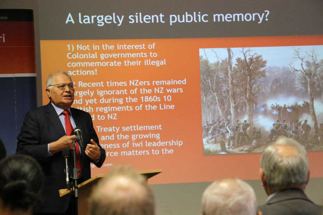 Sir Wira Gardiner discusses the NZ Land Wars at a Te Whare Wānanga o Awanuiārangi.