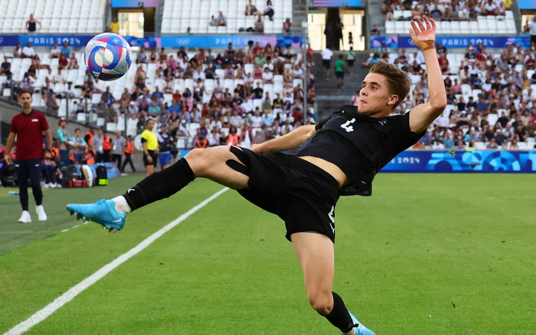 New Zealand's defender Tyler Bindon controls the ball in the men's group A football match between New Zealand and the USA during the Paris 2024 Olympic Games at the Marseille Stadium in Marseille on July 27, 2024.