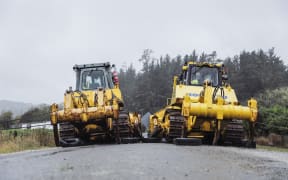 Te Reinga bridge was held up by bulldozers in preparation for a storm on 13 April.