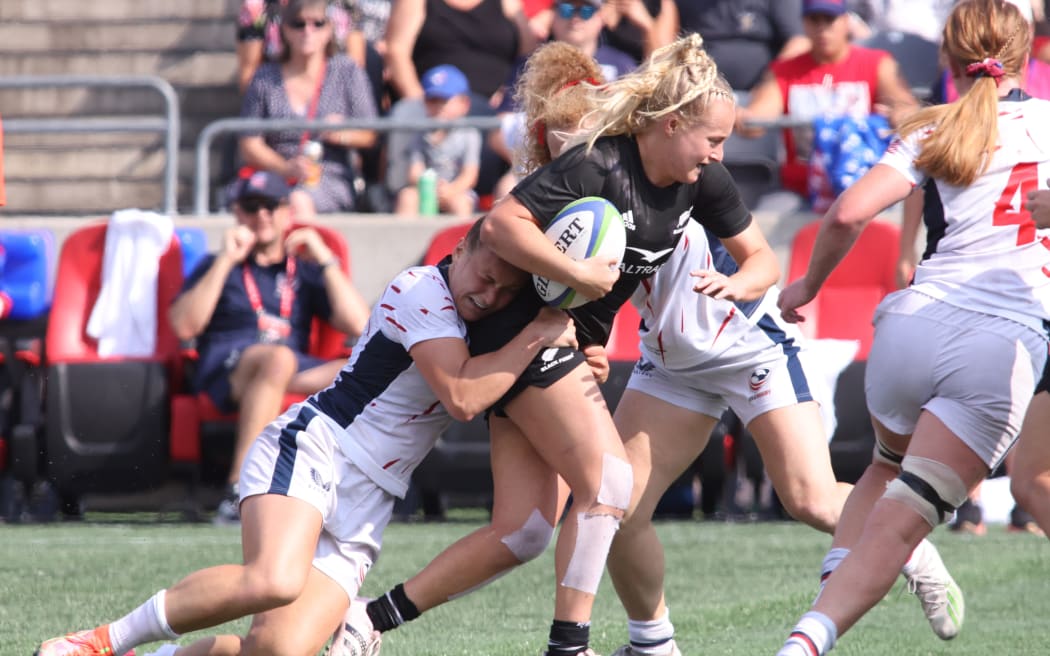 New Zealands Grace Steinmetz, centre, carries the ball.