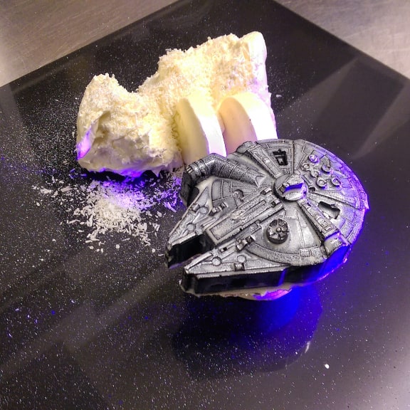 Star Wars fans will love these Millennium Falcon ice molds