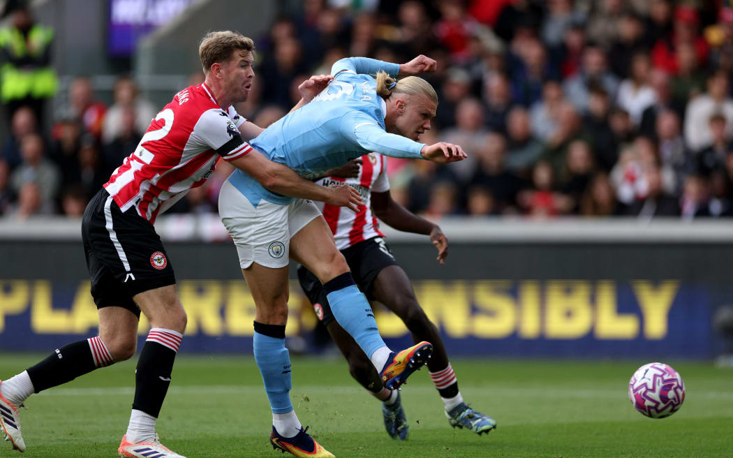 Manchester City striker Erling Haaland scores the team's first goal during the English Premier League football match against Brentford in London, October 5, 2025.