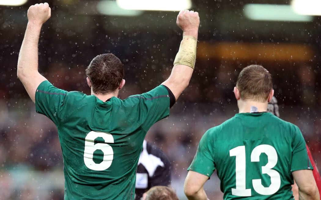 Ireland rugby players celebrate.