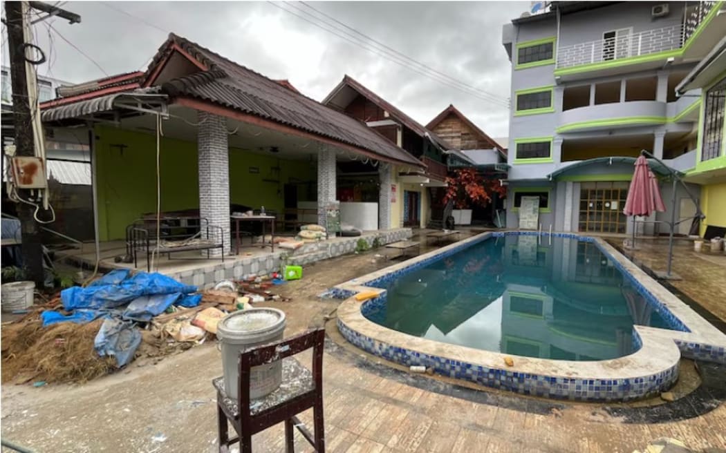 A new coat of paint and piles of rubbish are evidence of recent renovations at Vang Vieng's Nana Backpackers Hostel.  (ABC News)