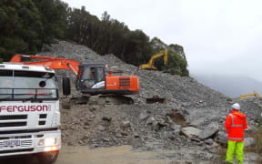 NZ Transport Agency works to clear a slip at Arthur's Pass.