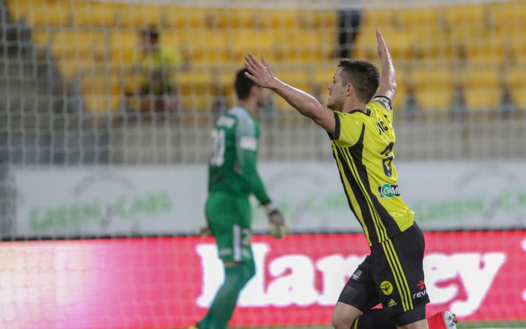 Phoenix Matija Ljujic celebrates his goal.