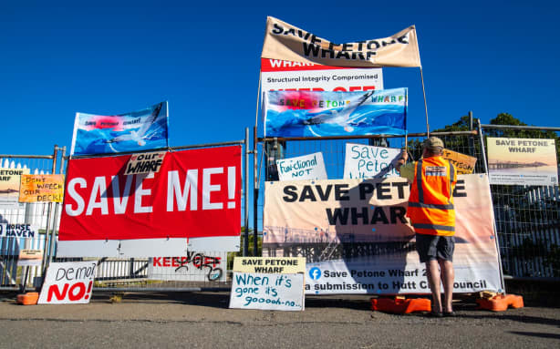Hundreds rally to save Petone Wharf | RNZ