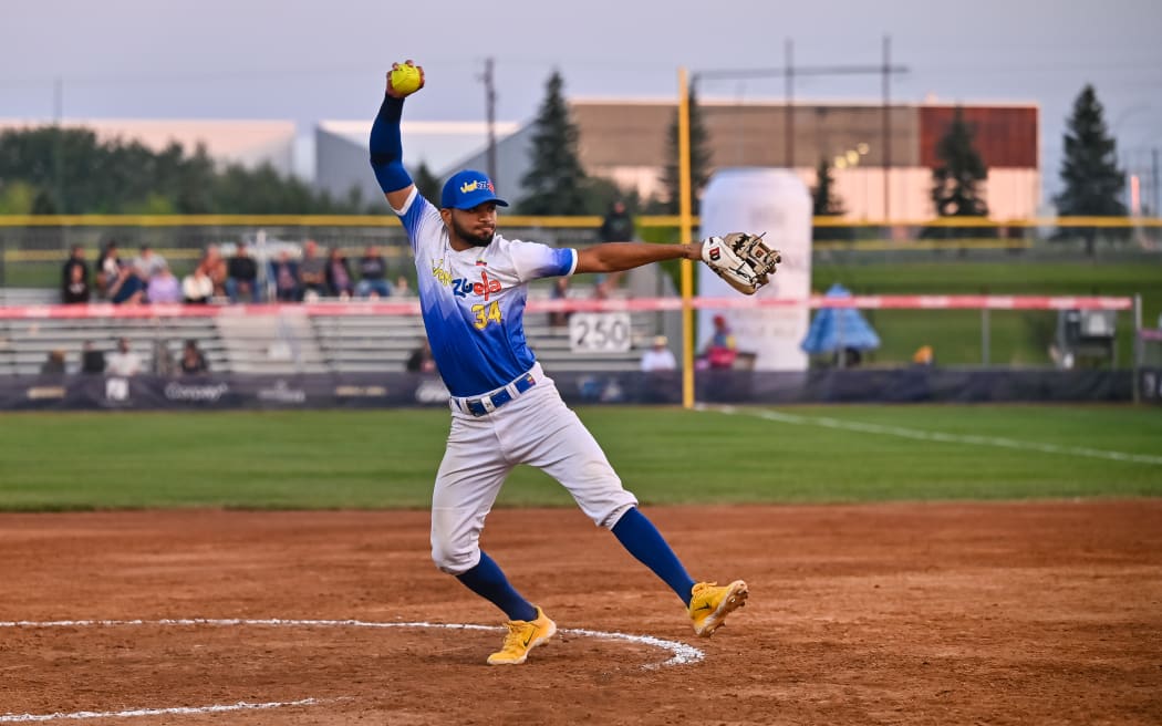Venezuela's starting pitcher Maiker Pimentel battled through an ankle injury, pitching his team to a 3-0 victory over New Zealand.