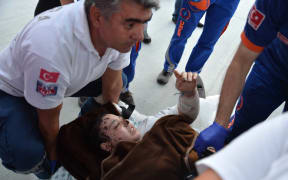 A Palestinian girl injured during the Israeli bombing of Gaza arrives in Turkey.
