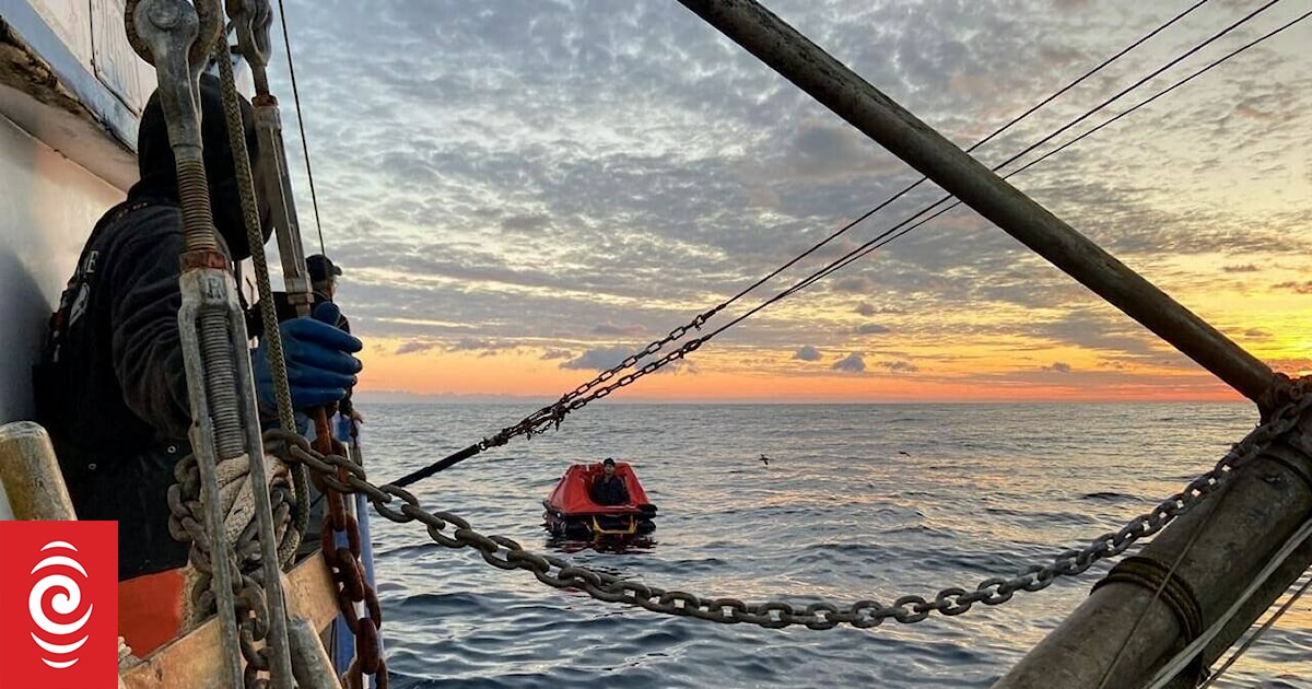 Fisherman missing for two weeks in Pacific Ocean found alive - Vimarsana News