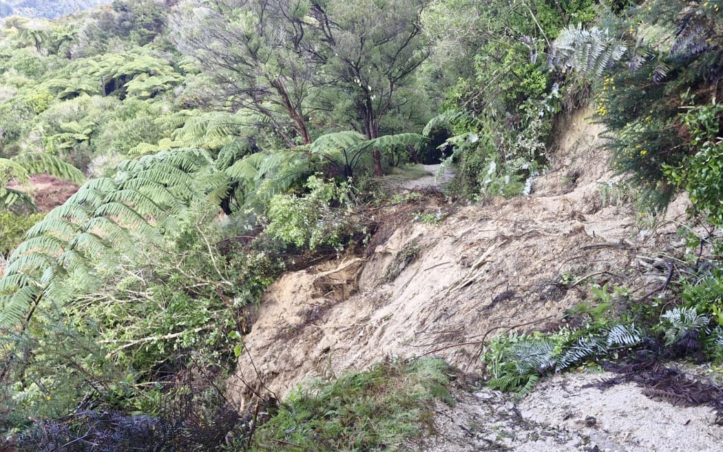 A slip on the Abel Tasman Coastal Track between Mārahau and Anchorage. 