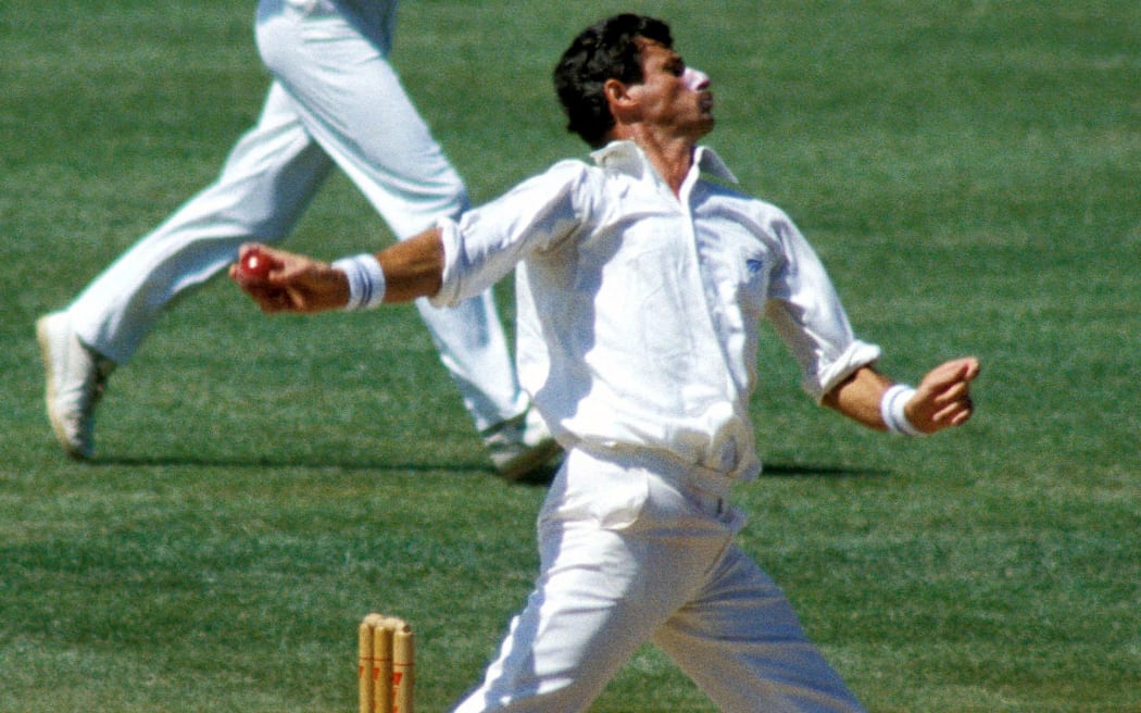 Sir Richard Hadlee bowling against India in 1990.