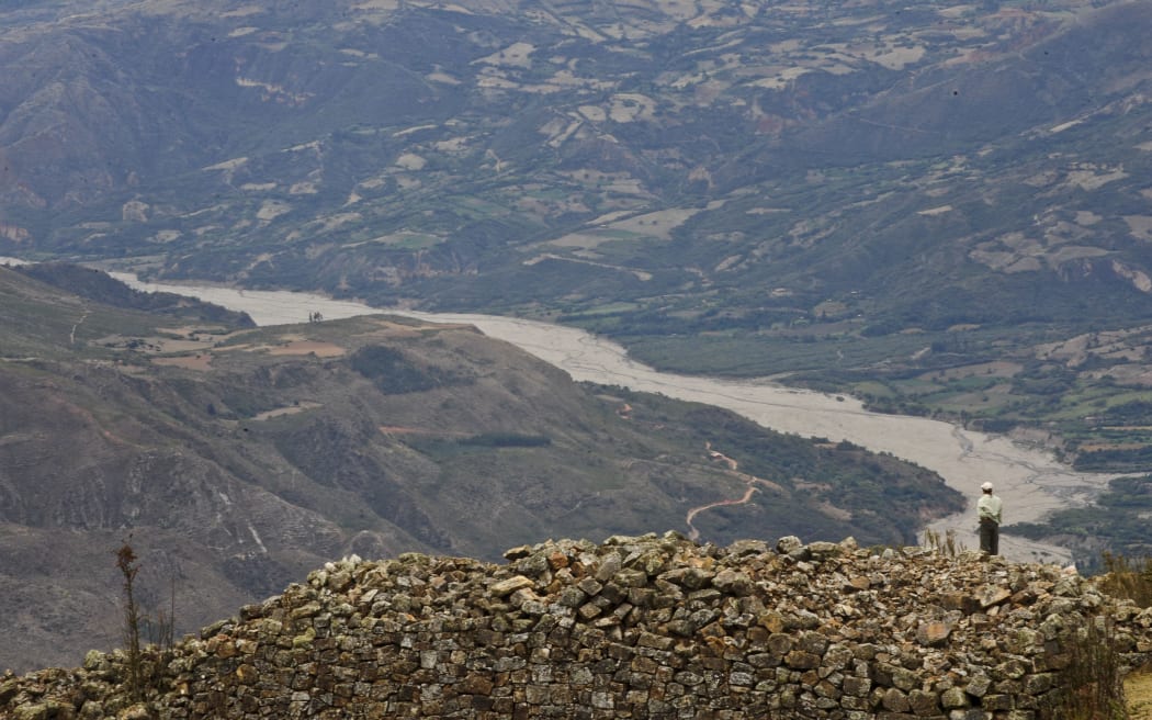 A man stands on a wall at the Marcahuamachuco archaeological complex in Huamachuco, highlands of La Libertad, 650 km northeast of Lima on November 4, 2011. Marcahuamachuco, the largest archaeological complex of the northern highlands of Peru, has much to be discovered. It is going to have the support of an international company to reveal its mysteries and to turn it into a major tourist attraction of Peru. AFP PHOTO/ERNESTO BENAVIDES. (Photo by ERNESTO BENAVIDES / AFP)