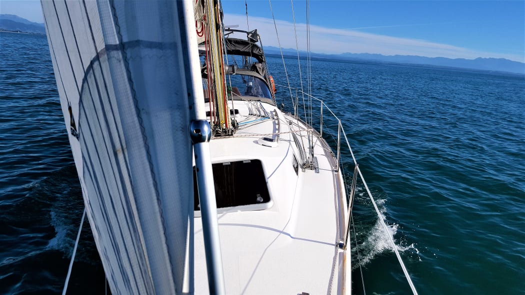 A maritime lawyer says there may be a legal argument for allowing foreign yachts to come to NZ if they can prove where they have been through electronic tracking.