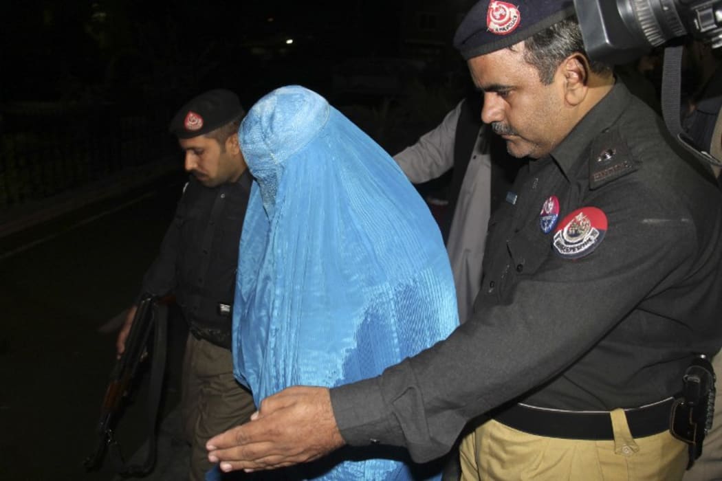 Afghan refugee Sharbat Gula, who was made famous by a photo of her as a young girl with blazing green eyes, has been deported from Pakistan.