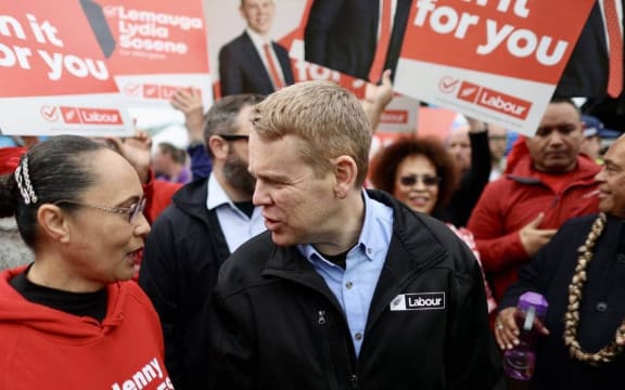 Labour MP Jenny Salesa and leader Chris Hipkins visit the Ōtara Market.