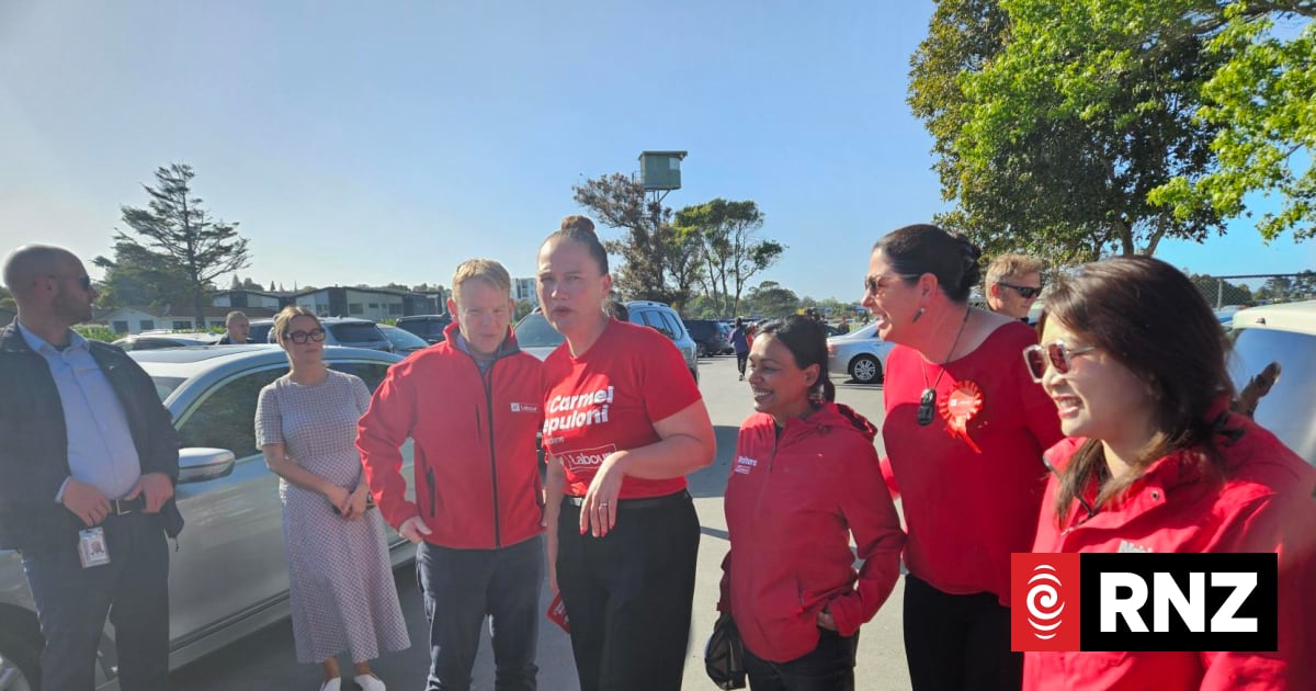 Election live: Politicians hit the ground as campaign enters final stretch