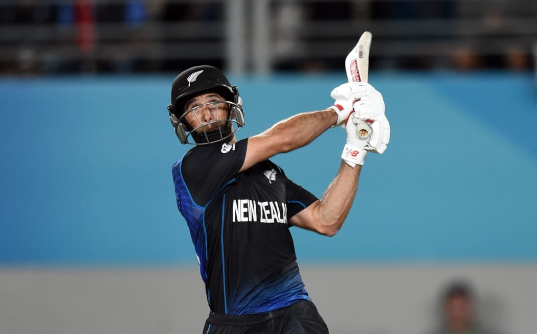 Grant Elliott hits the winning runs against the Proteas with a six