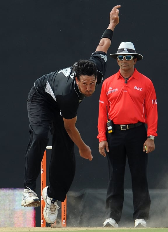 Fast bowler Daryl Tuffey in action against Sri Lanka in 2010 watched by umpire Asad Rauf.