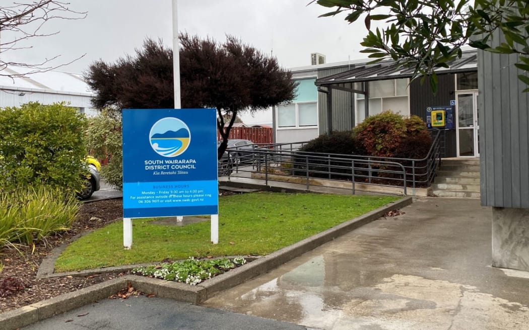 Residents tell South Wairarapa Council to 'do better' RNZ News