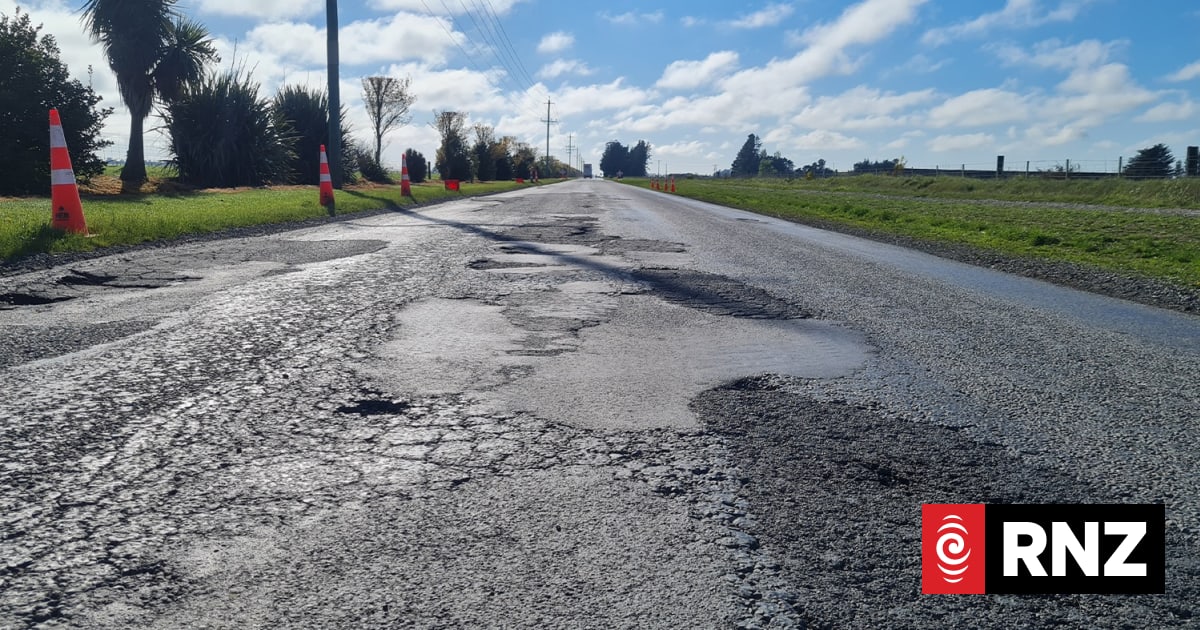 Why potholes are repeatedly patched up rather than fixed | RNZ