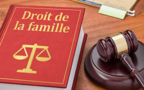 A law book with a gavel - Family law in french - Droit de la famille
