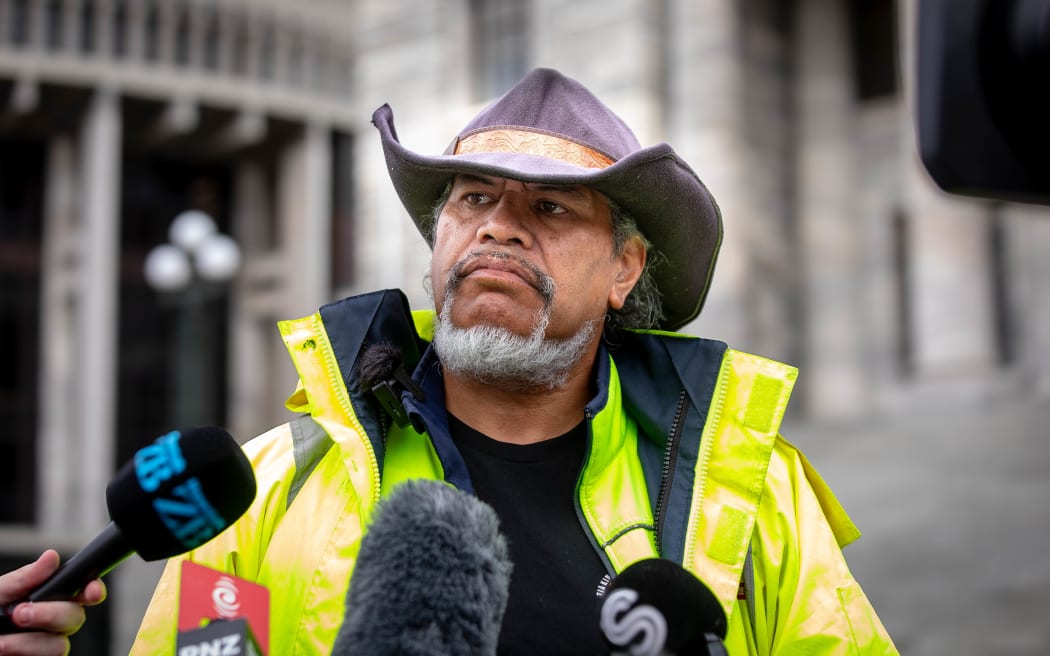 Rueben Taipari deliver sign petitions to parliament