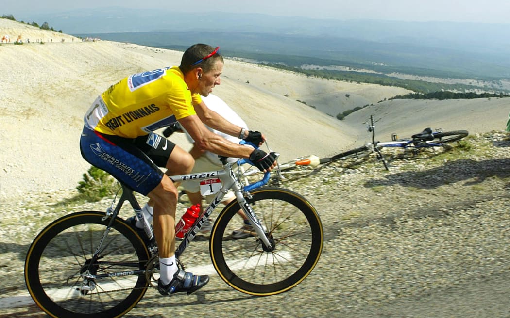 Yellow jersey and leader of the US Postal Service team, US Lance Armstrong, suffers in the Mont Ventoux during the 14th stage of the 89th Tour de France between Lodeve and the Mont Ventoux, 21 July 2002. The leader of the Belgian Domo-Farm Frites team, France's Richard Virenque, won the stage ahead of Russian Alexandre Botcharov of the French AG2R team and Lance Armstrong. Amstrong yellow jersey retains his yellow jersey.  AFP PHOTO JOEL SAGET (Photo by JOEL SAGET / AFP)