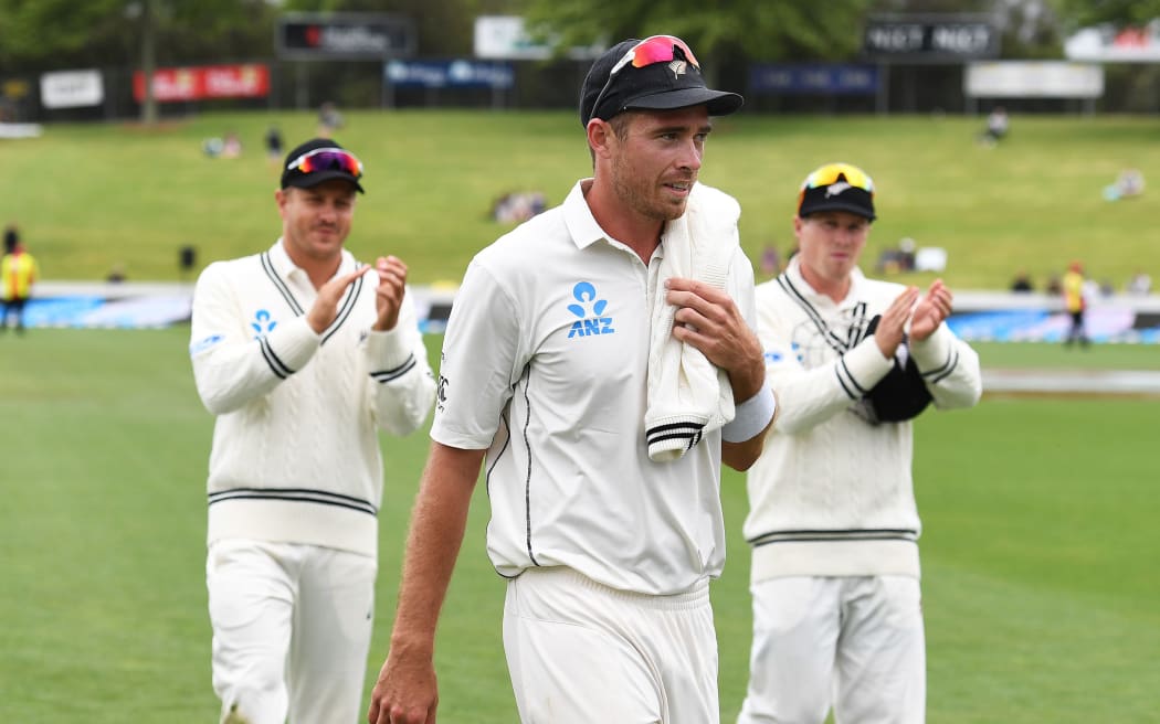 Tim Southee takes six wickets against Pakistan 2016.