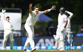 Tim Southee appeals in first test against Pakistan 2016.
