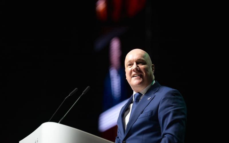 Prime Minister Confident in New Zealand’s Climate Goals Despite Warnings