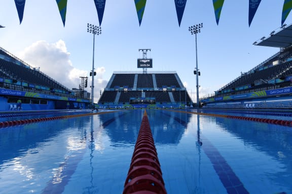 A general view shows the Optus Aquatic Centre swimming pool and spectator stands ahead of the 2018 Gold Coast Commonwealth Games, on the Gold Coast on April 1, 2018. / AFP PHOTO / ANTHONY WALLACE