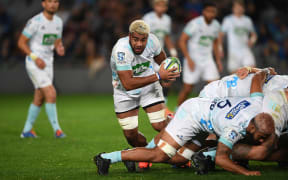 Blues forward Hoskins Sotutu.