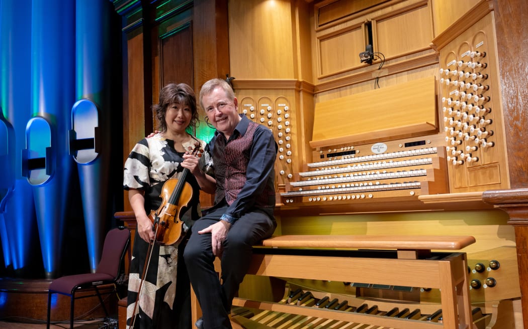 Yuka Eguchi and Kemp English at the console of the Auckland Town Hall organ.