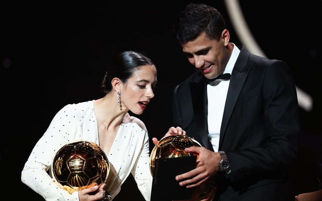 Barcelona's Spanish midfielder Aitana Bonmati (L) and Manchester City's Spanish midfielder Rodri pose with their Ballon d'Or awards in Paris on October 28, 2024.