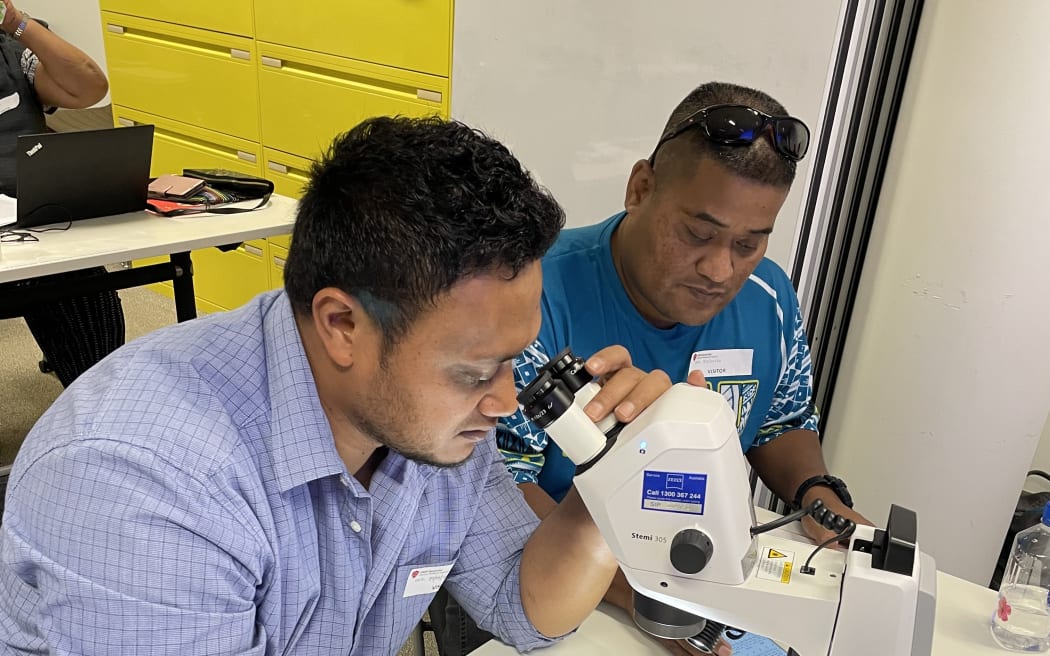 Siaola Mahe (Tonga) left and Osiro Lorin (Palau) right.