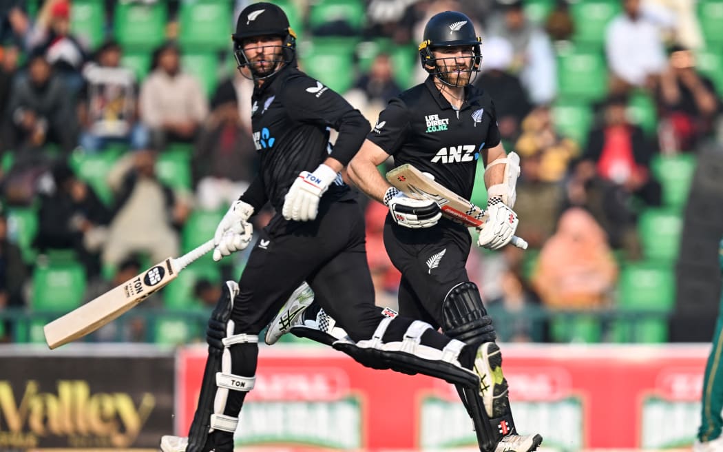 Devon Conway (L) and Kane Williamson.