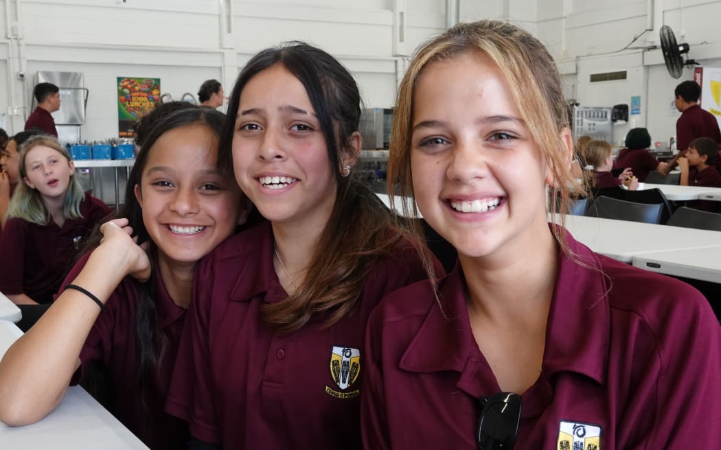 Tikipunga High students at lunchtime, from left, Lahnelle Clark, 12, Trelise Wijohn, 11, and Dante Burgher, 12. Photo: RNZ / Peter de Graaf
