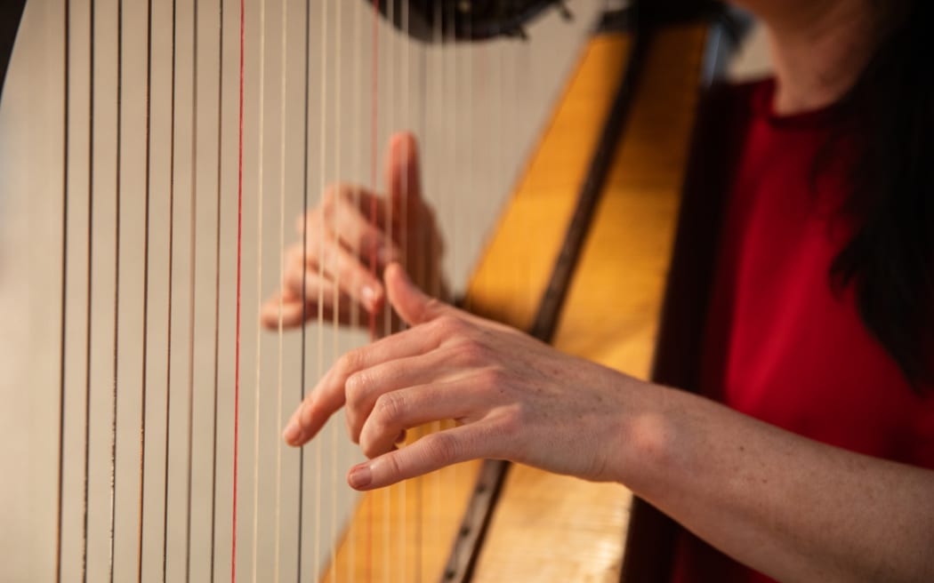 Irish harp player Úna ní Fhlannagáin