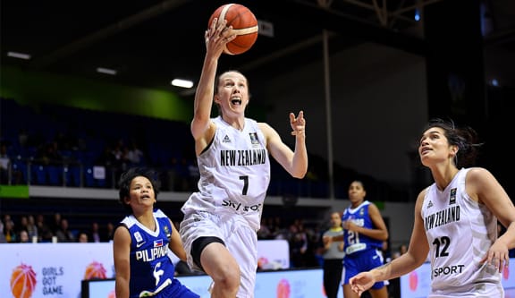 Toni Farnworth (nee Edmondson) in action for the Tall Ferns at the Olympic qualifying tournament in Auckland in 2019.